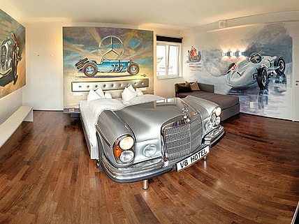 V8 Hotel
