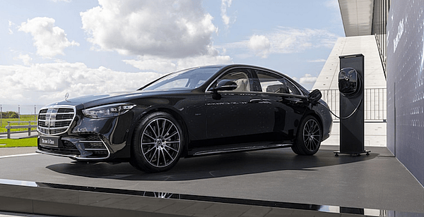 Peek into the Future of Mercedes-Benz: The New Mercedes-Benz S Class Super Luxe Sedan Leads The Way 2 Mercedes-Benz S-Class