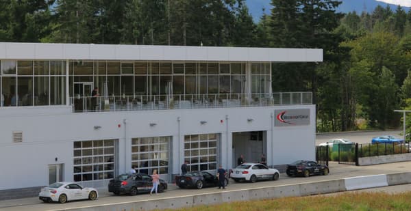 Performance Driving on a Track: You Simply MUST DO THIS! 1 A Girls Guide To Cars | Performance Driving On A Track: You Simply Must Do This! - Islandcircuit Featured
