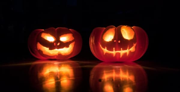 12 of the Best Halloween Trunk-or-Treat Decorations for the Busy Mom on a Budget 1 A Girls Guide To Cars | 12 Of The Best Halloween Trunk-Or-Treat Decorations For The Busy Mom On A Budget - David Menidrey Myrg0Ptgh50 Unsplash 1