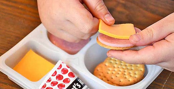 A Girls Guide To Cars | Travel-Friendly Snacks That The Whole Family Will Enjoy - Travelsnack