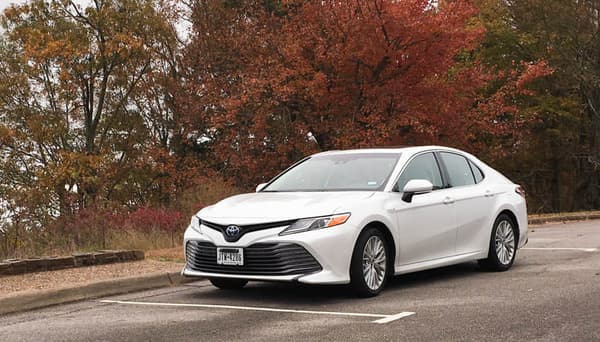 2018 Toyota Camry Hybrid XLE - The Near-Perfect Sedan 1 2018 Toyota Camry Hybrid On The Talemina Drive