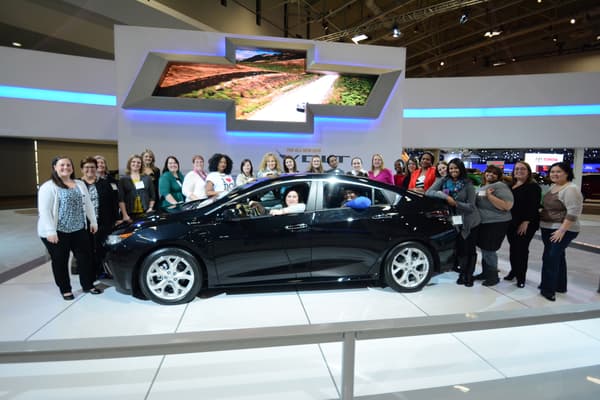 Plug-in hybrids electrify the air at this year’s auto shows 1 2016 Chevrolet Volt