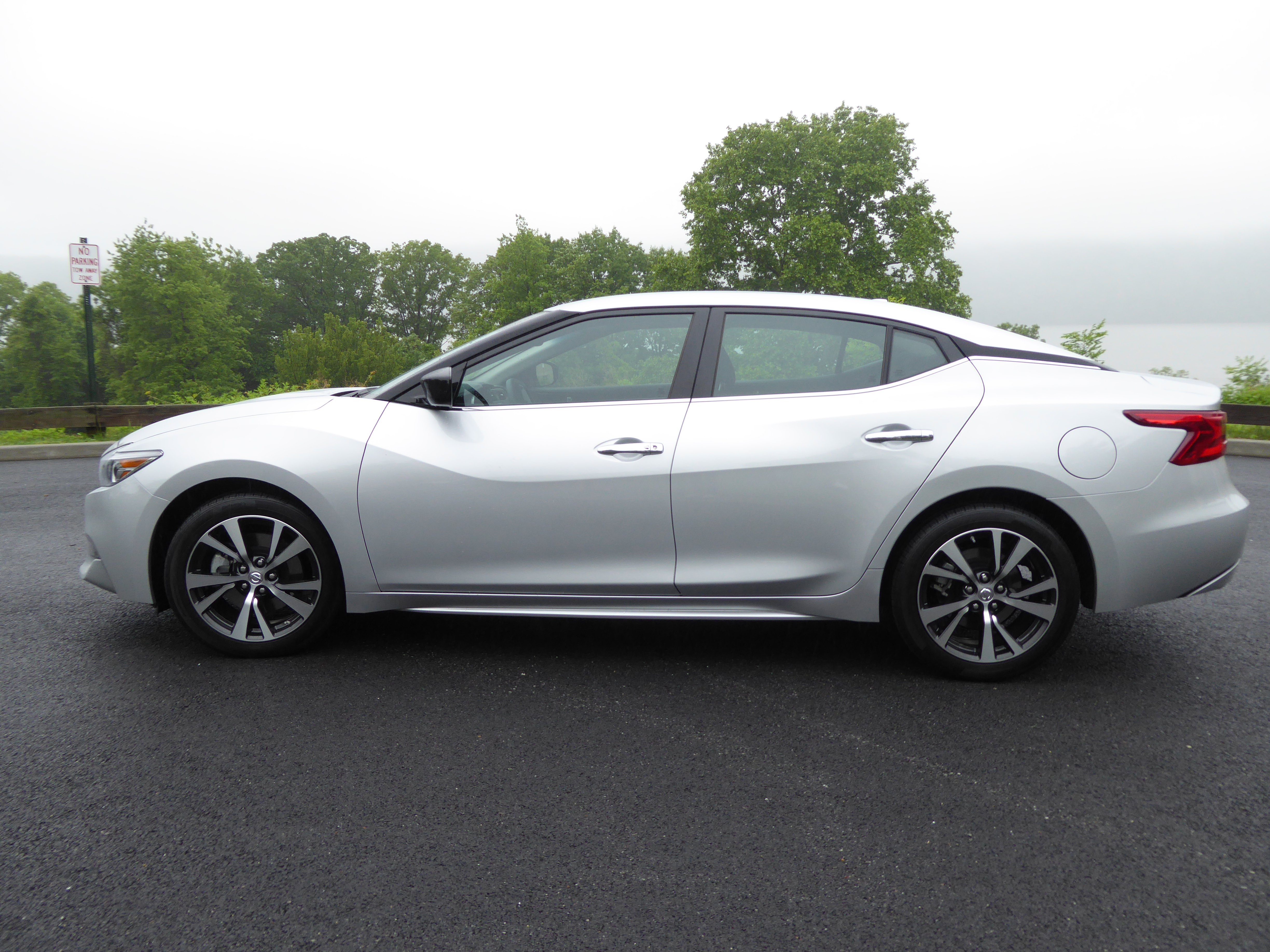 2016 Nissan Maxima: A Quick Look At A Classic Sedan's New Design 2 2016 Nissan Maxima