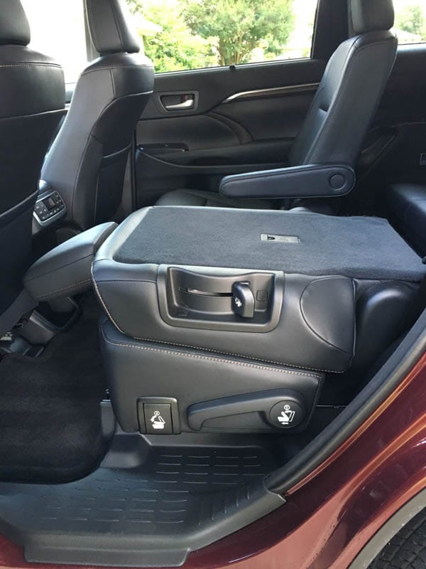 A Girls Guide to Cars | Why the 2016 Toyota Highlander Limited 3 Row SUV Could Be My Next Purchase - 2016 06 21 14.53.03