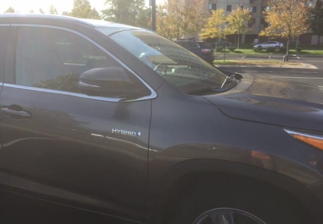 Going Green: Big 2015 Toyota Highlander Hybrid Makes A Small Imprint 2 A Girls Guide To Cars | Going Green: Big 2015 Toyota Highlander Hybrid Makes A Small Imprint - Hybrid