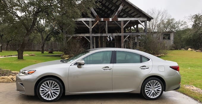 2018 Lexus ES 350 luxury sedan