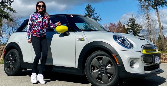 A Girls Guide To Cars | The All-Electric Mini Cooper Se Is Made For Busy City Living - Featured 1