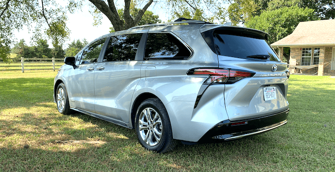 A Girls Guide To Cars | 2021 Toyota Sienna: 5 Things You'Ll Love (Or Not) - 2021 Toyota Sienna Review Feature