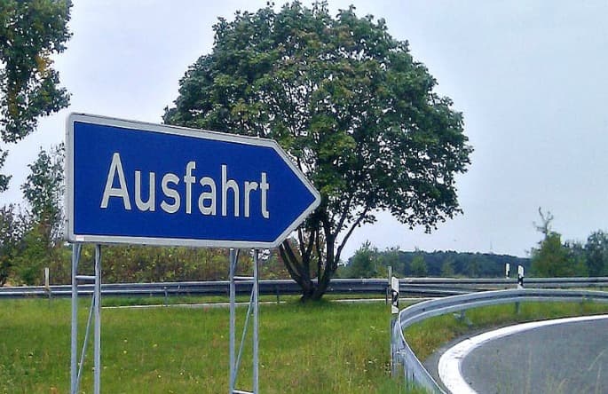 A Girls Guide To Cars | How To Drive In Europe Without Peeing Your Pants - Sbcausfahrtfeature