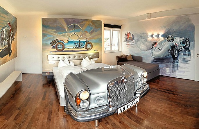 V8 Hotel