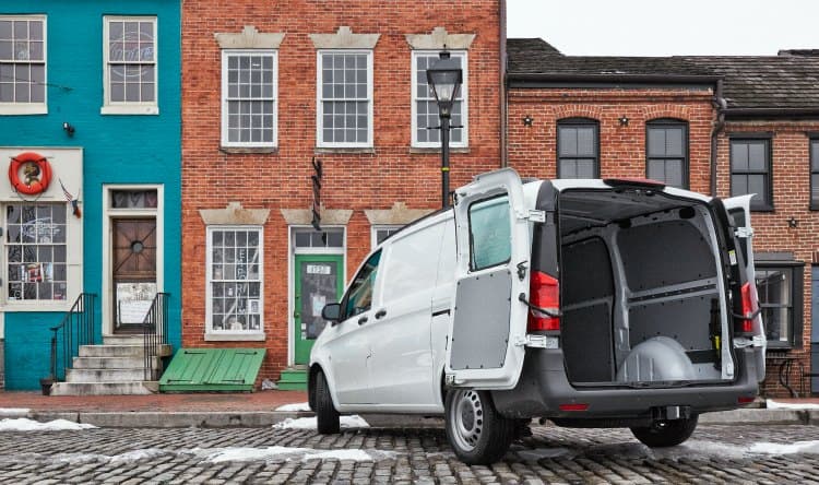 A Girls Guide To Cars | Doing Business In The City: A Look At The 2016 Mercedes-Benz Metris Midsize - Metris Downtown