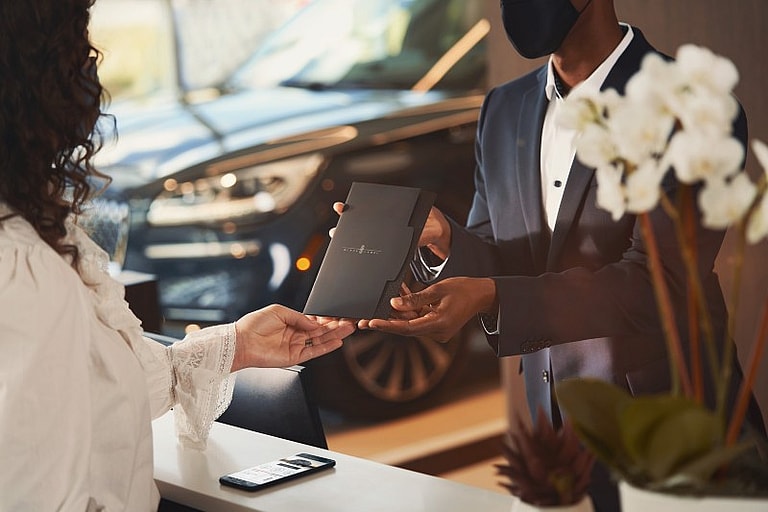 A New Car Negotiation Is Not Always Easy. So We Asked Career Coach Claire Wasserman For Tips 6 Lincoln Black Label Experience (1)