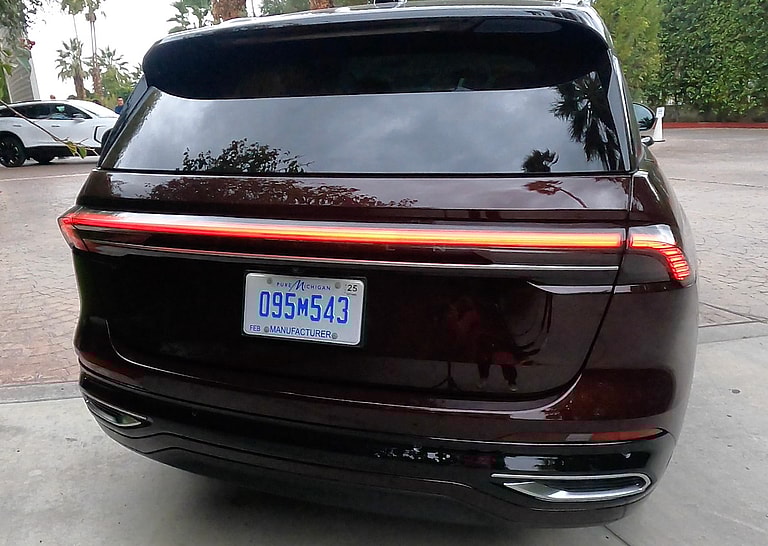 The Rear Tail Light Bar On The 2024 Lincoln Nautilus