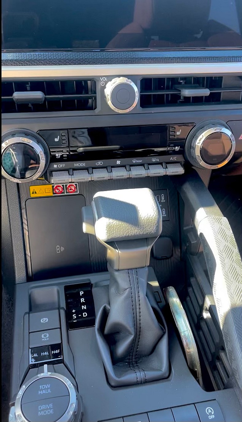 2025 Toyota 4Runner Center Console Photo Kymri Wilt