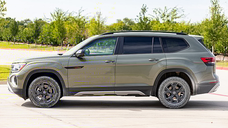The Side Profile Of The 2025 Vw Atlas Peak Edition