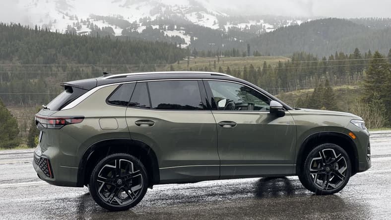 The Side Profile Of The New Vw Tiguan