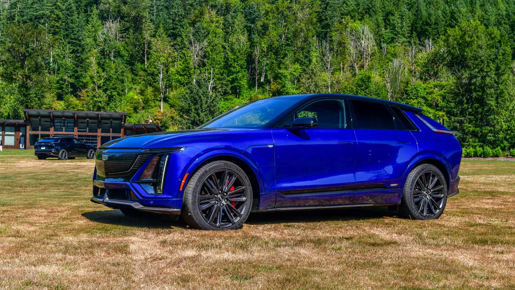 5 Reasons You Should Check Out the 2026 Cadillac Lyriq-V 6 The Side View Of The 2026 Cadillac Lyriq-V