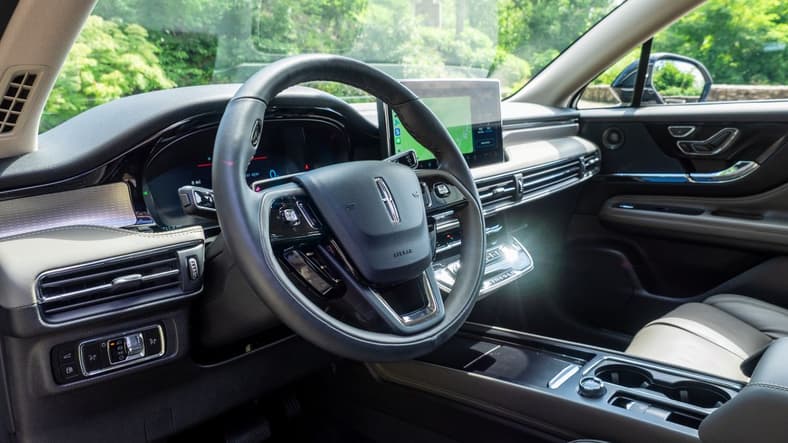 The 2025 Lincoln Corsair PHEV May Be Small in Stature, But It's Grand in Luxury 6 The Driver'S View Of The 2025 Lincoln Corsair Phev