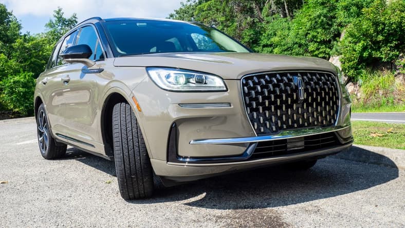 The 2025 Lincoln Corsair PHEV May Be Small in Stature, But It's Grand in Luxury 5 The Front End Of The 2025 Lincoln Corsair Phev