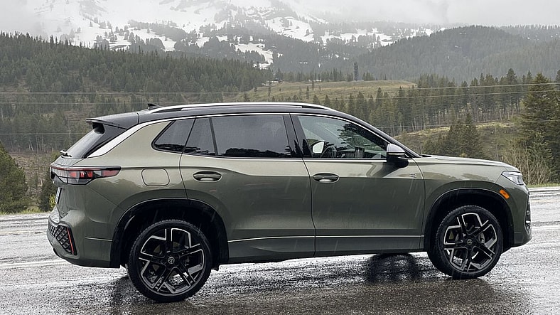 The Side Profile Of The New Vw Tiguan