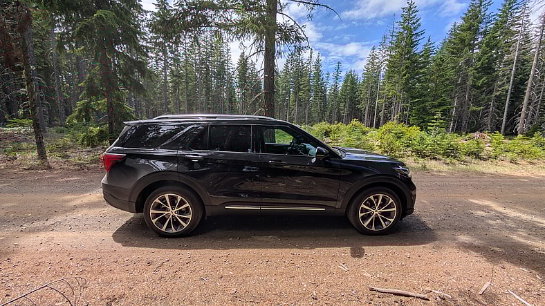 5 Things My Family and I Loved (And 2 We Didn't) About the 2025 Ford Explorer Platinum 6 The Side Profile Of The 2025 Ford Explorer Platinum