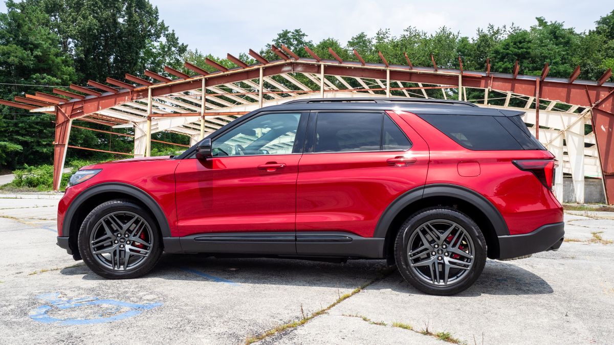 The Side Profile Of The 2025 Ford Explorer St