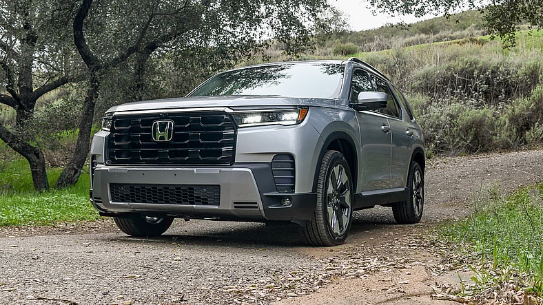 The Front Quarter End Of The 2026 Honda Pilot Elite