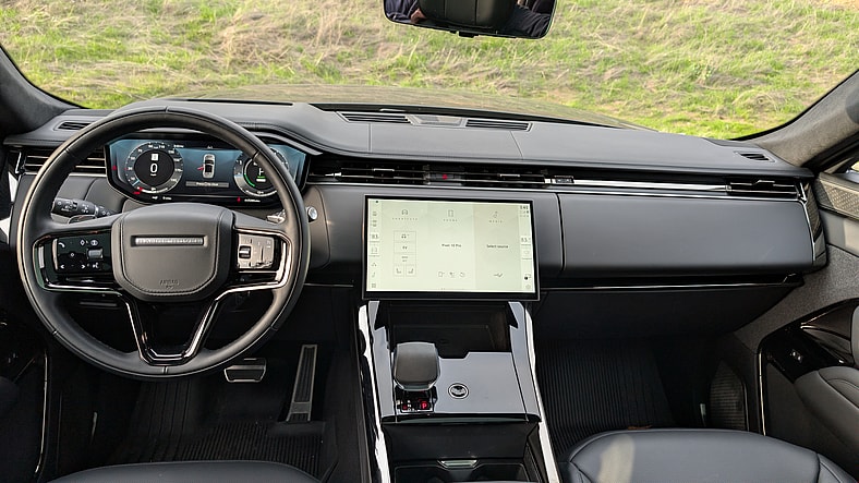 The Screens In The 2025 Land Rover Range Rover Sport Autobiography Phev
