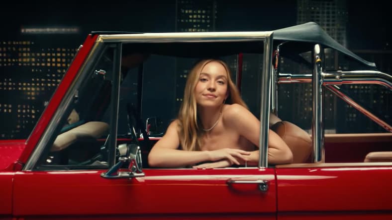 Sydney Sweeney star of Euphoria, White Lotus, and…Ford? 1 Actress Sydney Sweeney In Her Vintage Ford Bronco
