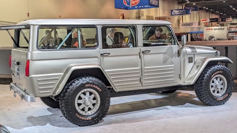 Retro Cruiser Toyota Land Cruiser