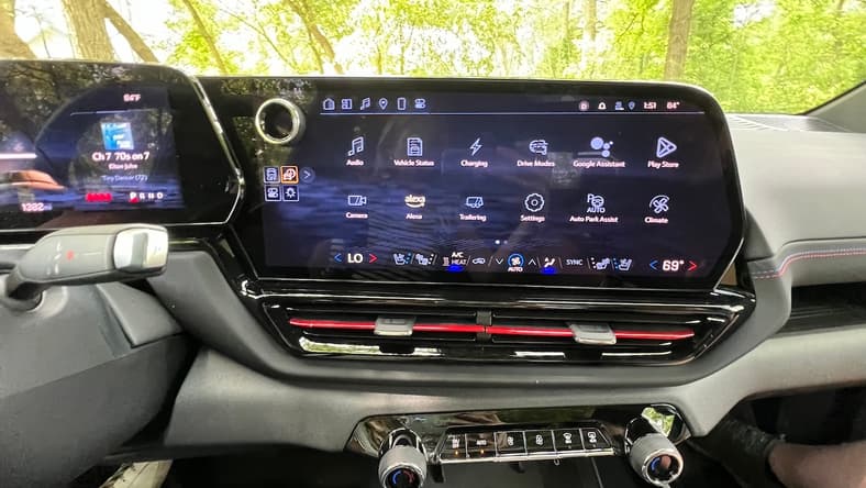 The Multimedia Touch Screen In The Chevrolet Silverado Ev Driver Tracking