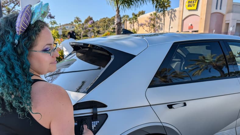 The Hyundai Ioniq 5 Disney 100 Has An 800 Volt Ev Charging System For Fast Charging