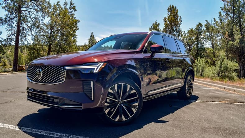 The Front End Of The Volvo Xc90 T8 Ultra Phev