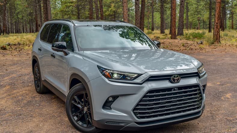 The Front Of The 2025 Toyota Grand Highlander Nightshade Hybrid