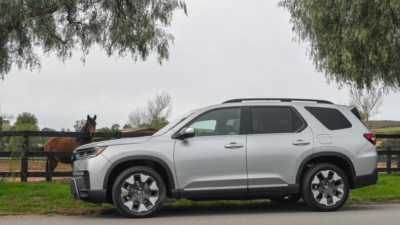 The 2026 Honda Pilot Was Upgraded and Polished, and Changed My Mind About 3 Row SUVs 1 The Side Profile Of The 2026 Honda Pilot Elite