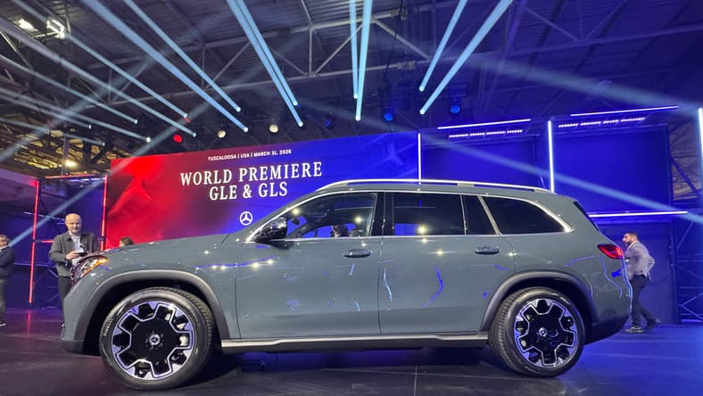 The Side Profile Of The 2027 Mercedes-Benz Gls Suv