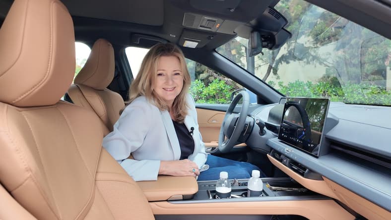 In The Driver'S Seat Of The 2026 Lexus Es 350H