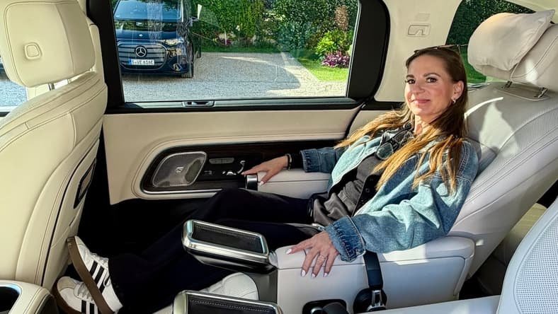 Relaxing In The Mercedes-Benz Vle Luxury Electric Minivan