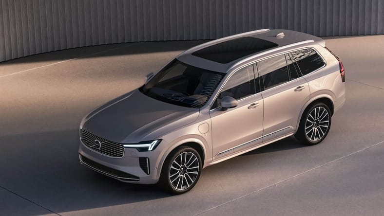 The 2025 Volvo XC90 Has a Modern New Face, Tech Upgrades and Posh Finishes 2 Top View With Pano Sunroof 2025.5 Volvo Xc90