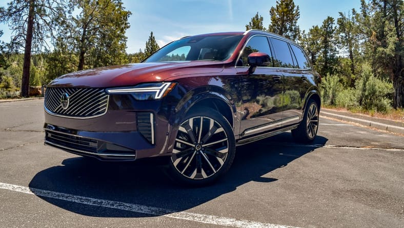 The Front End Of The Volvo Xc90 T8 Ultra Phev