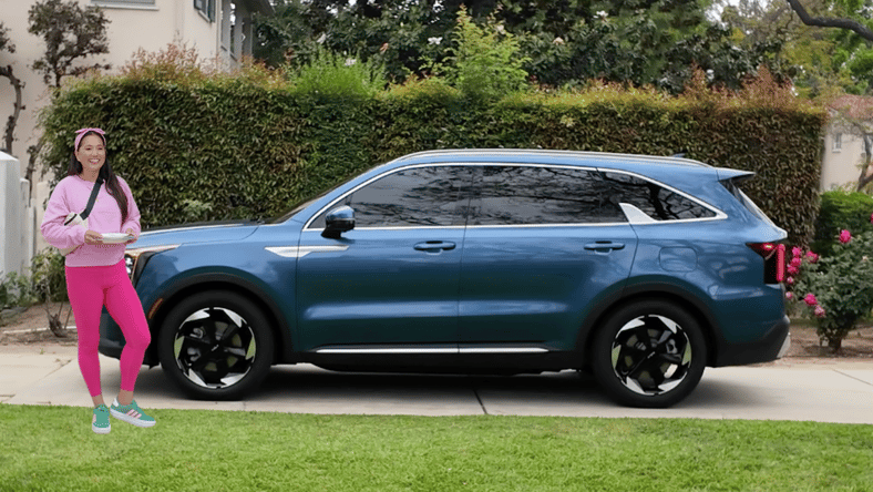 Veena Crownholm With The Kia Sorento Hev X-Line Sx Prestige