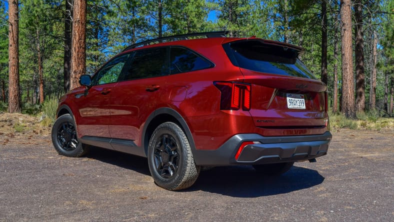 The Rear Quarter Of The 2025 Kia Sorento X-Pro Sx Prestige