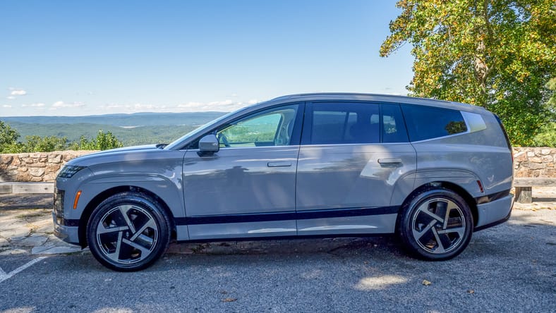 The Side Profile Of The 2026 Hyundai Ioniq 9 Calligraphy