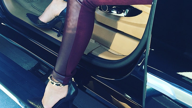 A Girls Guide To Cars | Step Into Luxury And Style With 2015 Cadillac Escalade - Cadillac Step