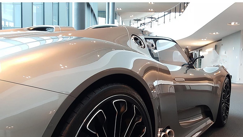 A Girls Guide To Cars | Get Your Groove On At The Porsche Experience Center - Porsche Side Copy