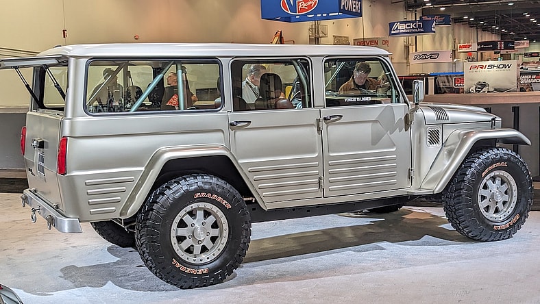 Retro Cruiser Toyota Land Cruiser