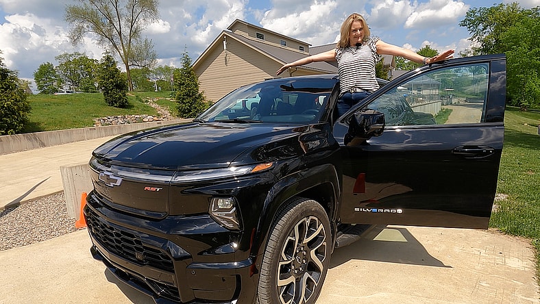 Ta-Da! The Chevy Silverado Ev