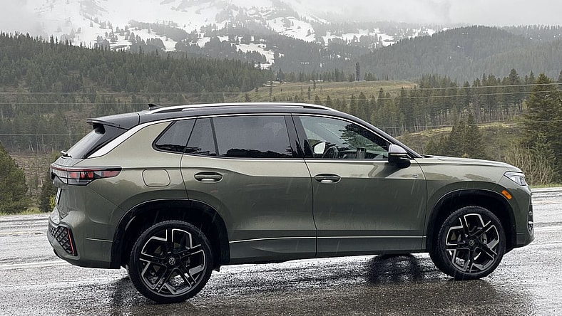 The Side Profile Of The New Vw Tiguan