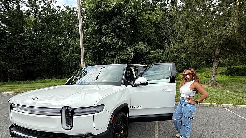 The 2025 Rivian R1S Ascend